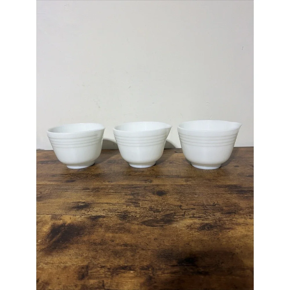 3 PYREX  Milk Glass Mixing Bowls Vintage 40s Hamilton Beach White Pour Spout USA